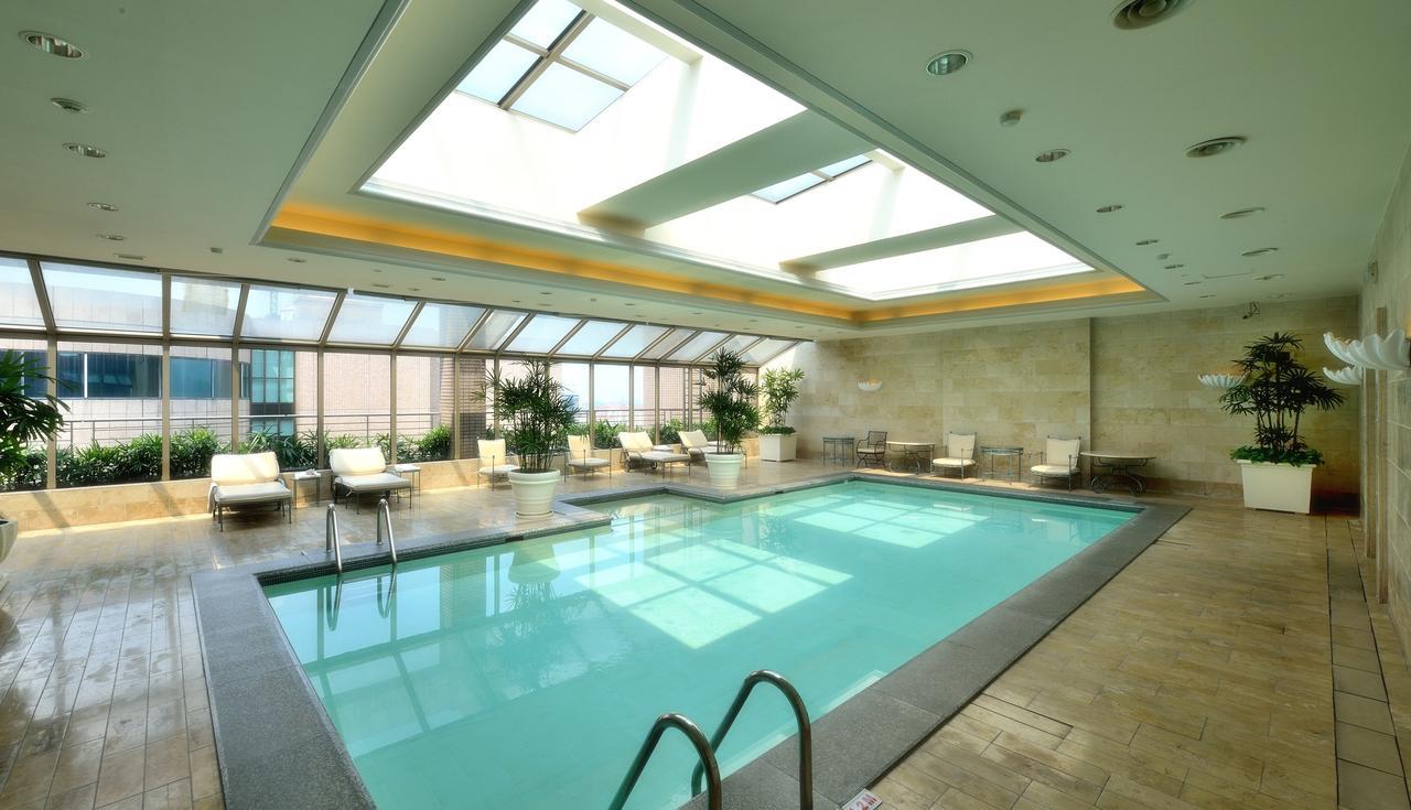 The Sherwood Taipé Exterior foto The pool at the Four Seasons Hotel