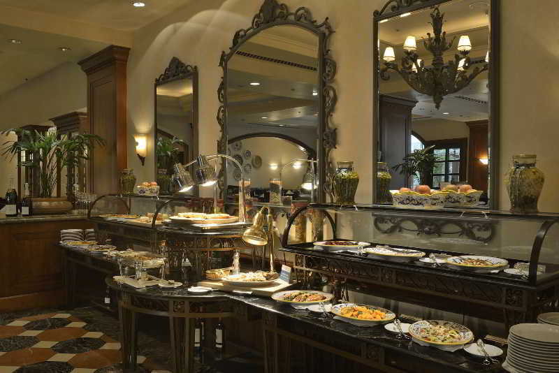 The Sherwood Taipé Exterior foto A buffet at a hotel